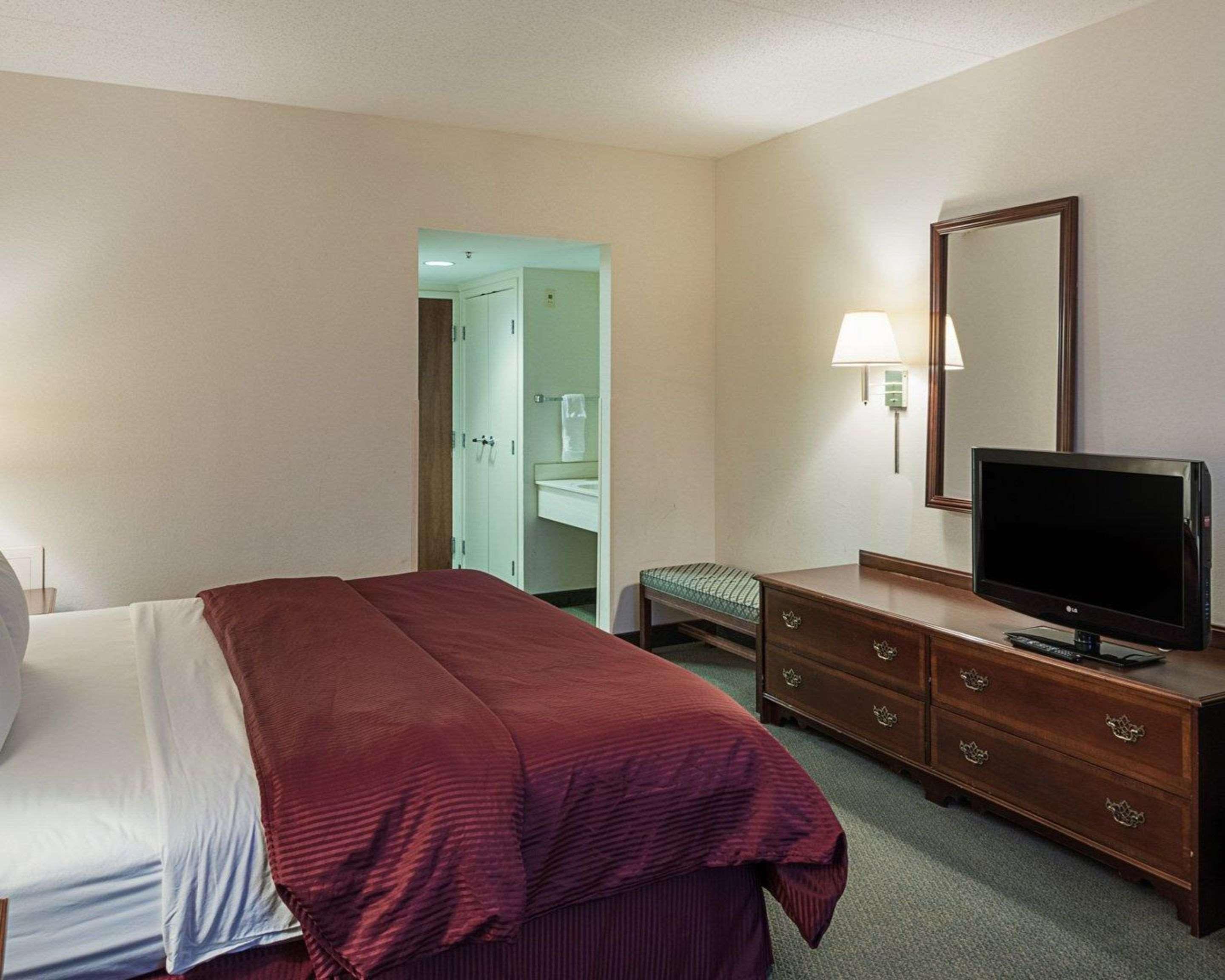 แคลเรียน โฮเ แอนด์ คอนเฟอร์เรนซ์ เซ็นเตอร์ Hotel เชพเพิร์ดส์ทาวน์ ภายนอก รูปภาพ