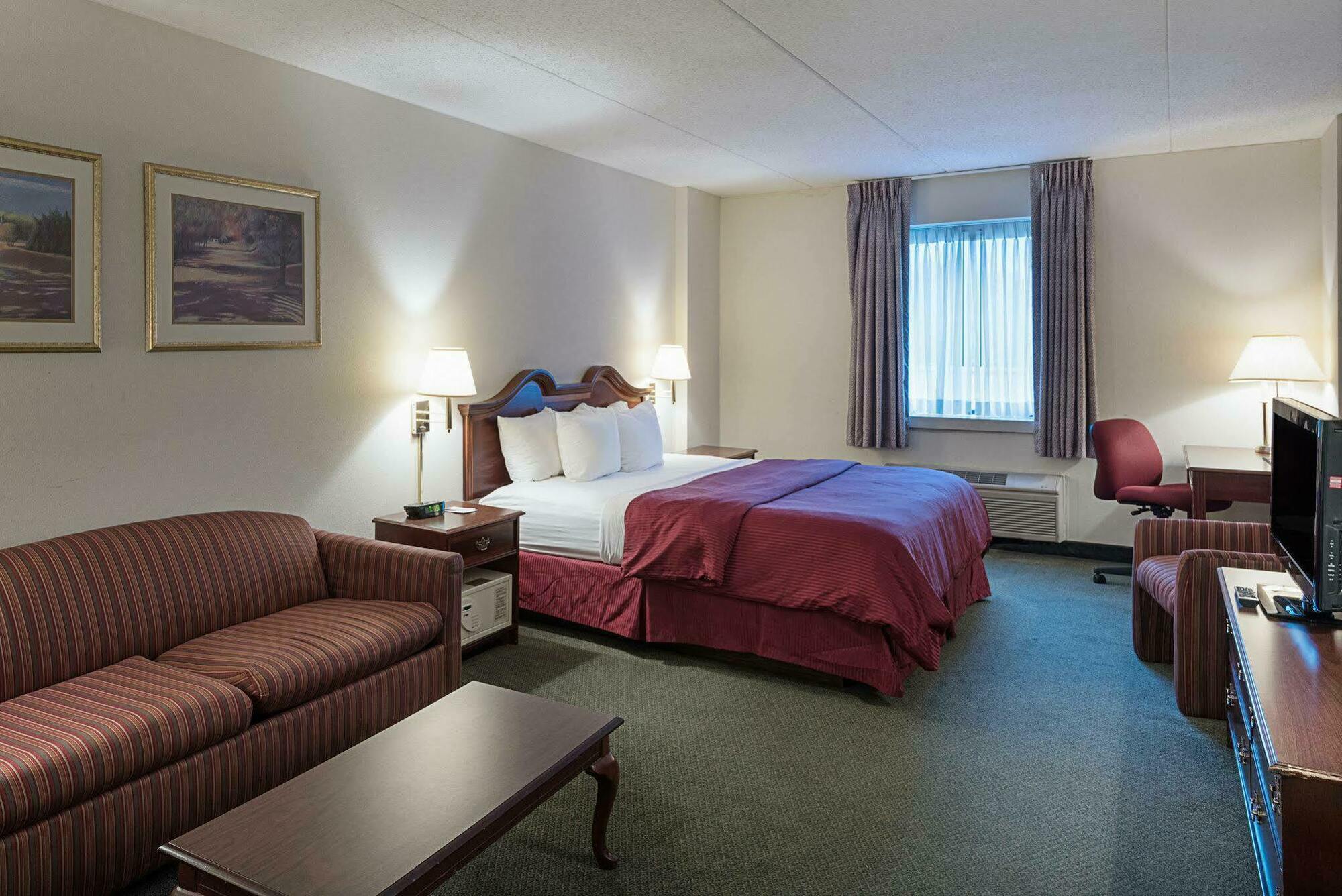แคลเรียน โฮเ แอนด์ คอนเฟอร์เรนซ์ เซ็นเตอร์ Hotel เชพเพิร์ดส์ทาวน์ ภายนอก รูปภาพ